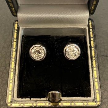 18ct white gold pre-loved diamond 1.10ct rub over set earrings.