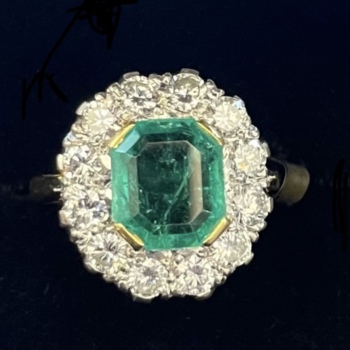18ct emerald  and diamond cluster ring. 1.2ct of diamonds.