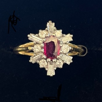 18ct yellow gold and diamond cluster ring. diamonds are round brilliant cut and baguette cut.