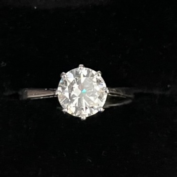 18ct white gold single stone diamond ring. Diamond weighs 1.65ct