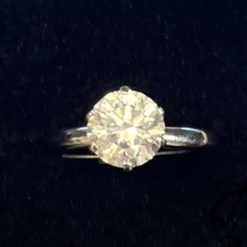 14K white gold pre-loved single stone 1.25ct single stone ring.