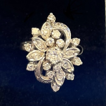 18ct white gold pre-loved diamond set cocktail ring.