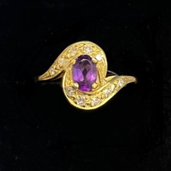 18ct yellow gold pre-loved amethyst and diamond ring. 