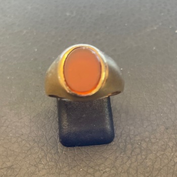 9ct yellow gold Cornelian signet ring.