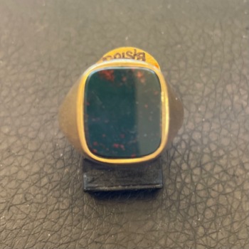 9ct yellow gold bloodstone signet ring.