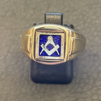 9ct yellow gold masonic compass & set square flip ring.