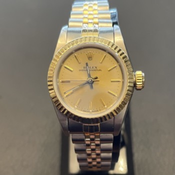 Pre-loved oystersteel and gold Rolex lady Datejust. 