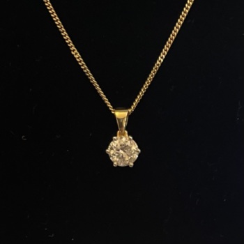 18ct yellow gold diamond 1.26ct diamond pendant and chain.